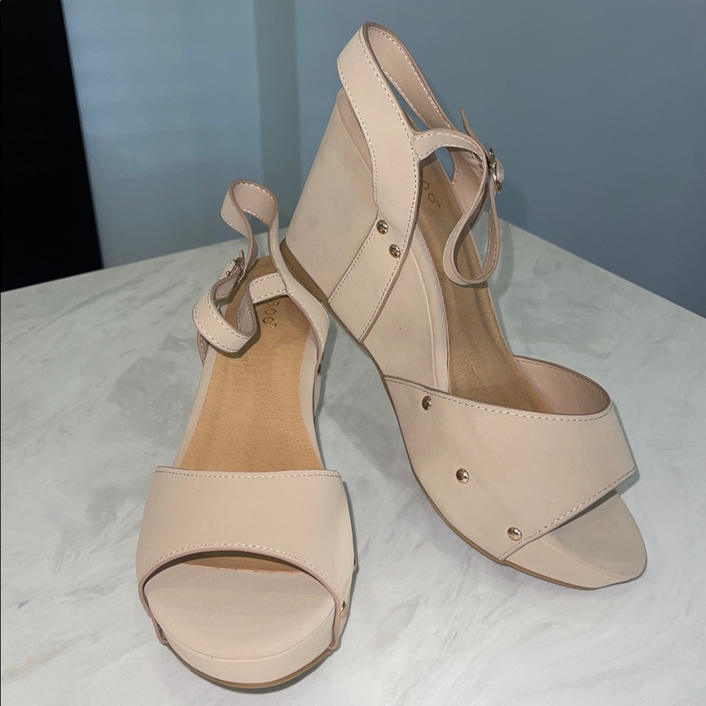 New! ✨ “BAMBOO” Women's Cream/ Nude Wedge 👡 Sandals w/ Gold Beads- Size 10